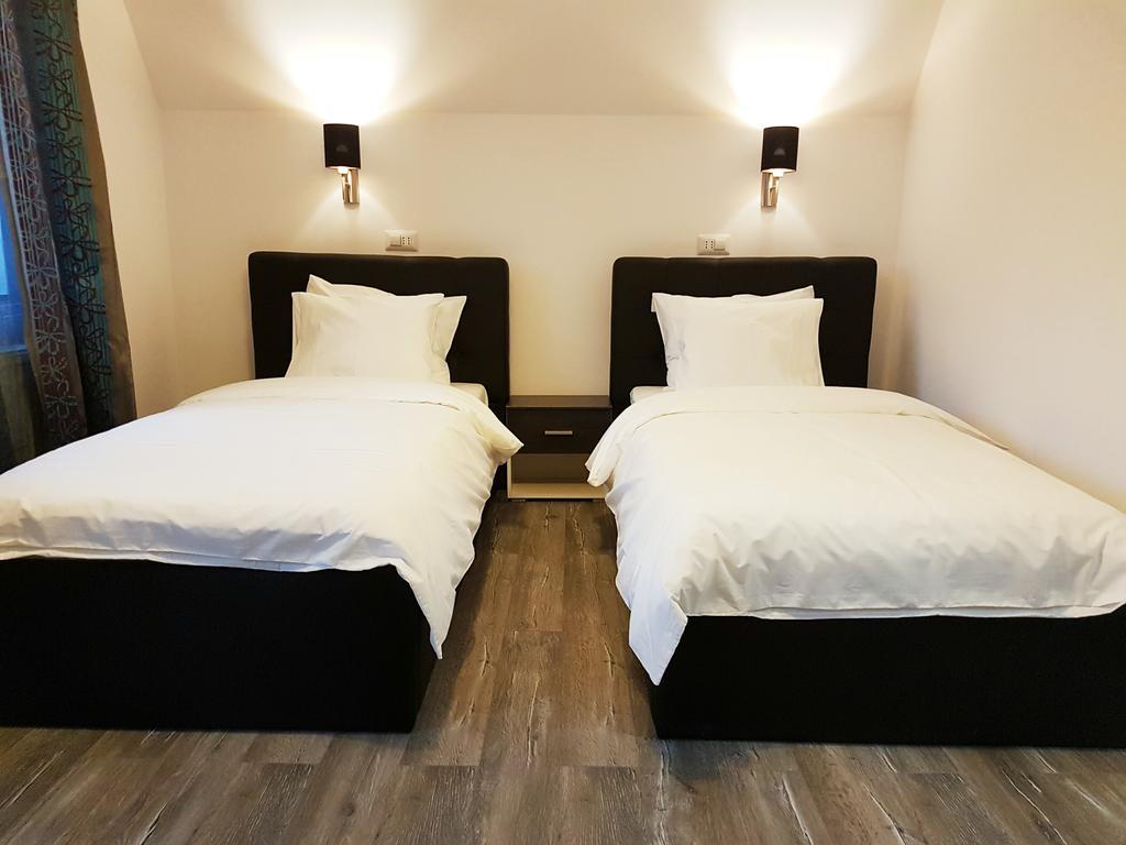 Pensiunea Mirage Tomesti  Екстер'єр фото