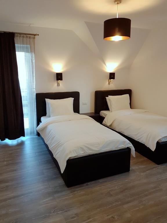 Pensiunea Mirage Tomesti  Екстер'єр фото